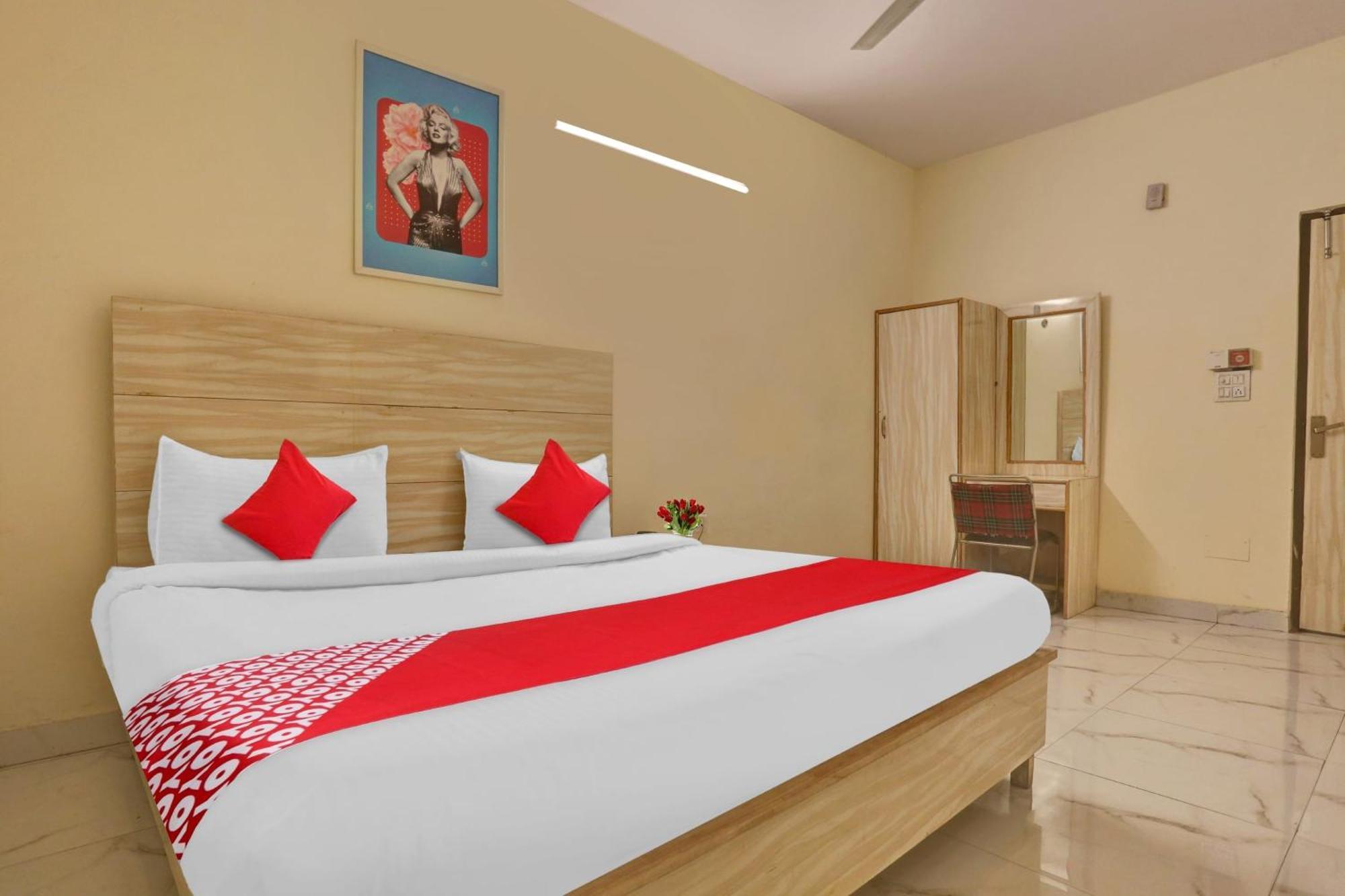 O Raas Near Near Laxmi Nagar Metro Station Hotel