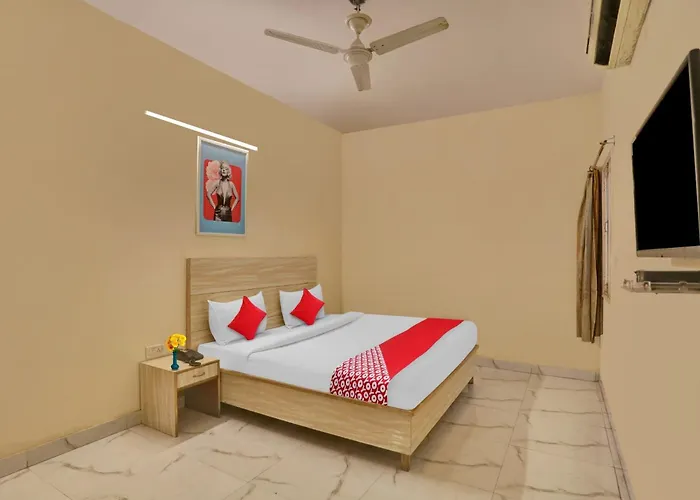 Hotel O Raas Near Near Laxmi Nagar Metro Station