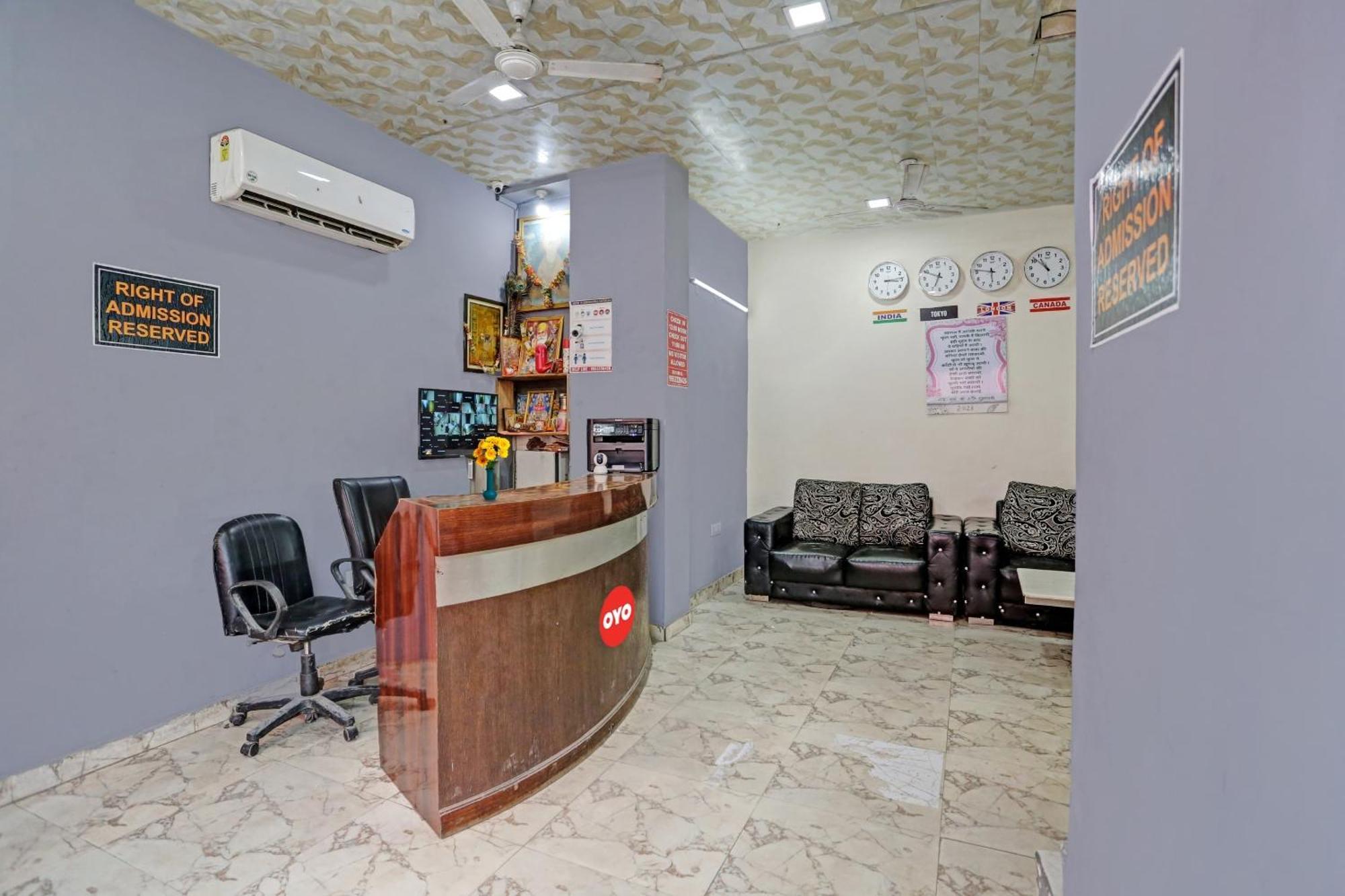 Hotel O Raas Near Near Laxmi Nagar Metro Station 4*