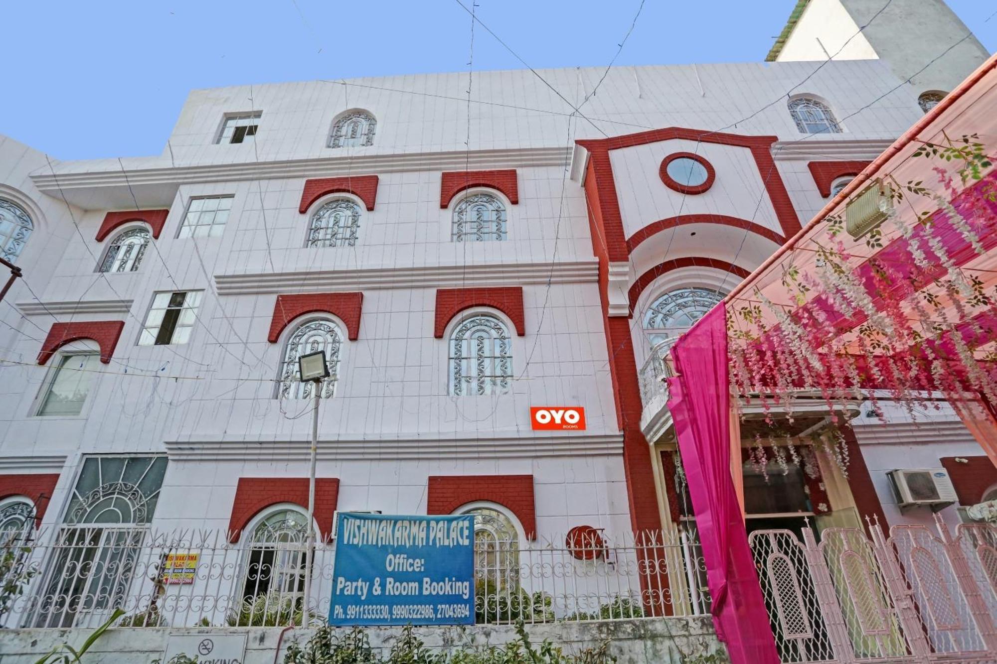O Raas Near Near Laxmi Nagar Metro Station 4*